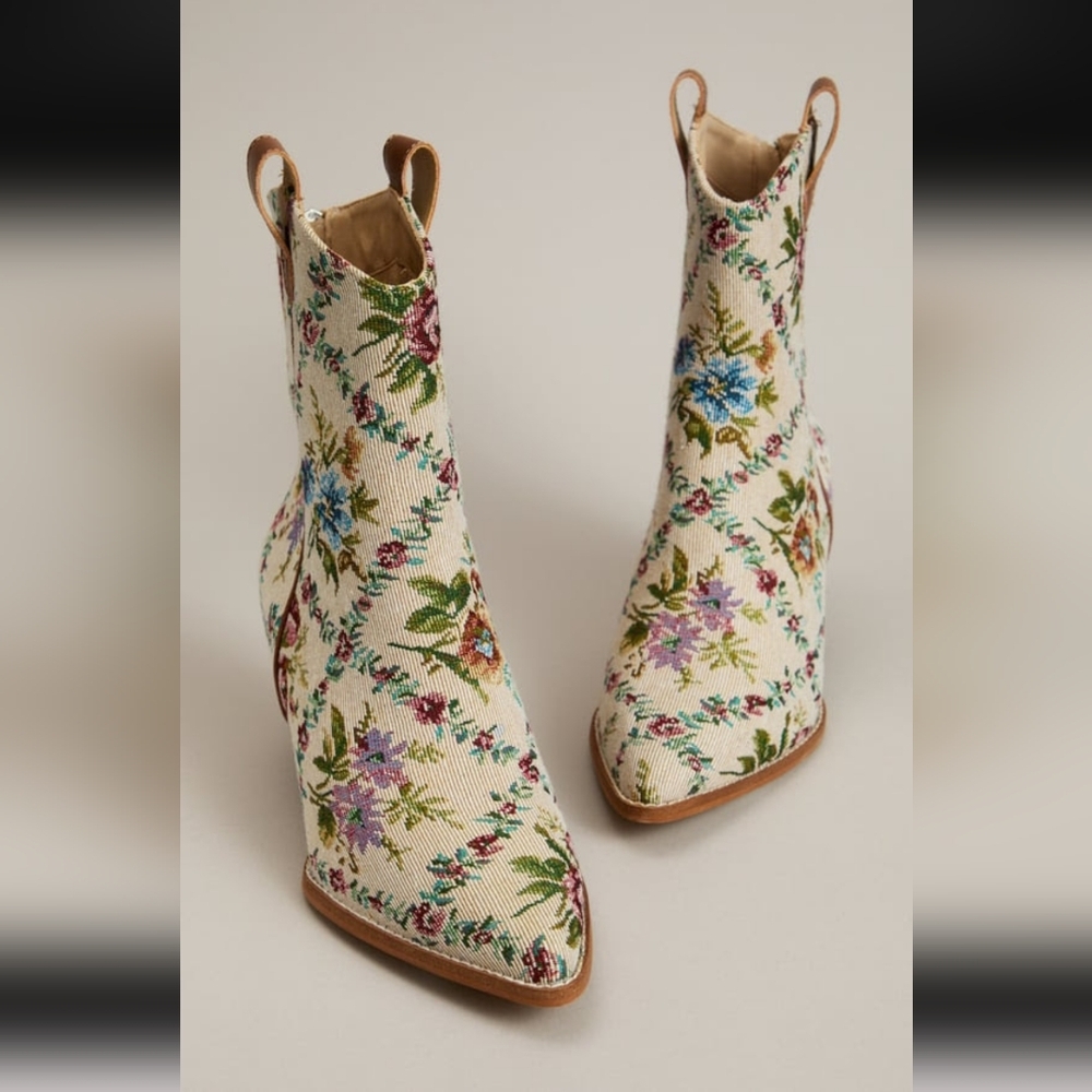 Floral Embroidered Pointed-Toe Ankle Boots - Cream